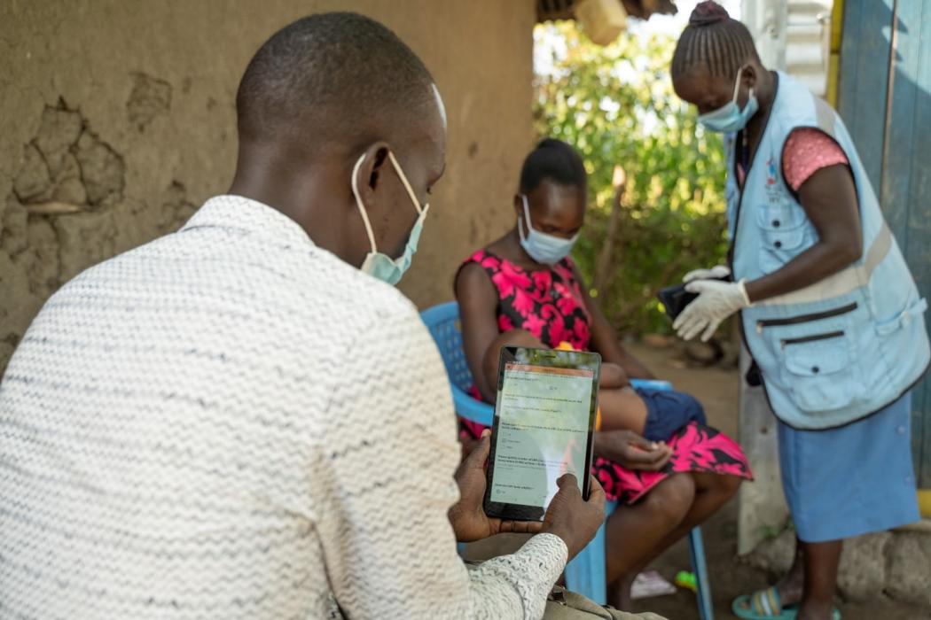 Kenyan community health supervisor uses a tablet to enter data during a field visit with a community health worker (CHW) at a client’s home. Living Goods, a Frontline Health Workers Coalition member, partners with county governments in Kenya to digitally enable supervisors and utilize data to track and improve CHW performance. Photo courtesy Living Goods.