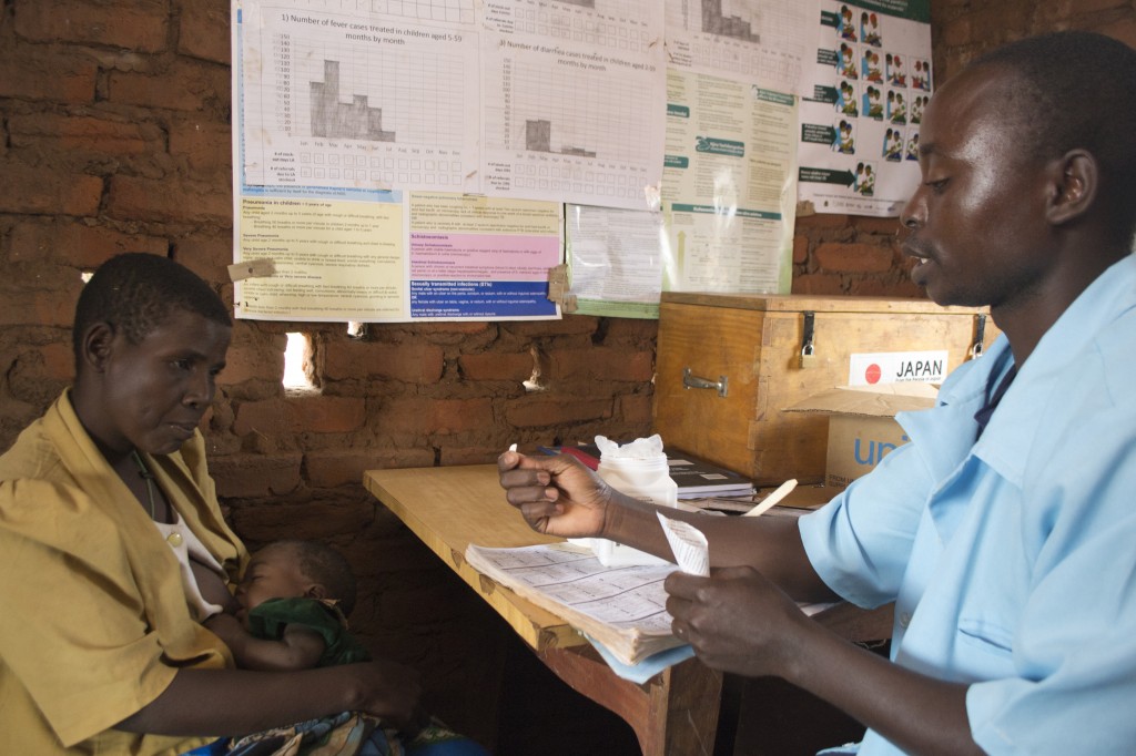 Malawian frontline health worker Petro Kangulu describes how to take medication prescribed to a sick child. Courtesy JSI.
